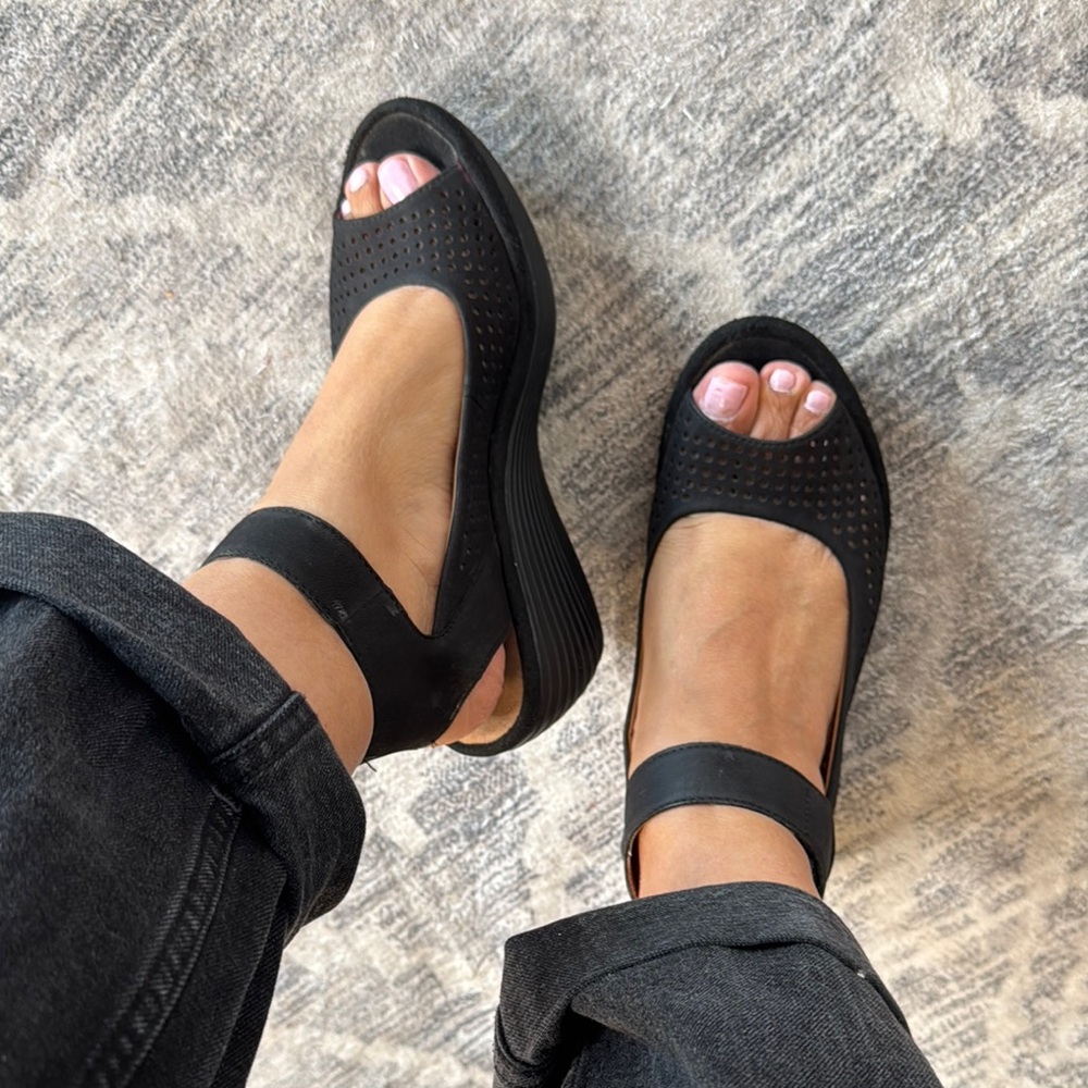 Clarks  Soft Cushion  Black Women's Sandals Sz 7